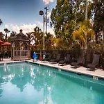 Days Inn & Suites By Wyndham Bonita Springs North Naples 